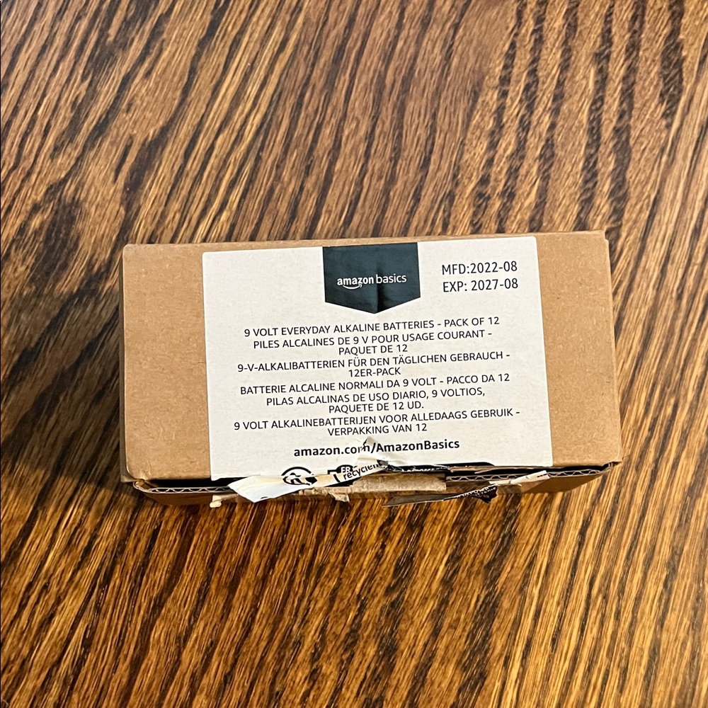NWT pack of (8) Amazon Essentials 9 Volt Battery Batteries